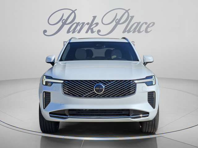 2026 Volvo XC90 Plus Image 2 of 32