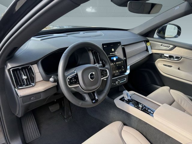 2026 Volvo XC90 Ultra Image 14 of 32