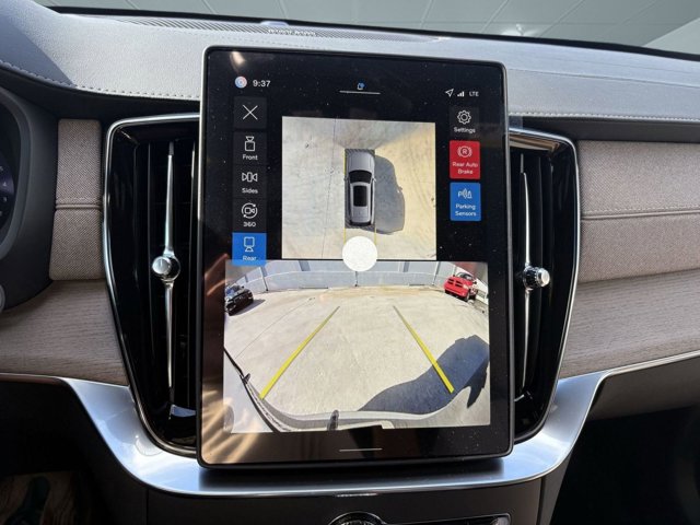 2026 Volvo XC90 Ultra Image 22 of 32