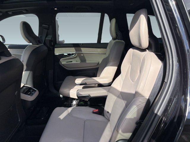 2026 Volvo XC90 Ultra Image 11 of 32