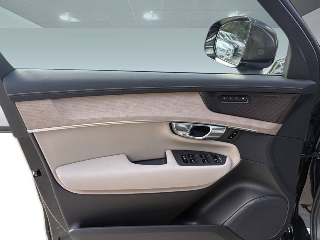 2026 Volvo XC90 Ultra Image 25 of 32