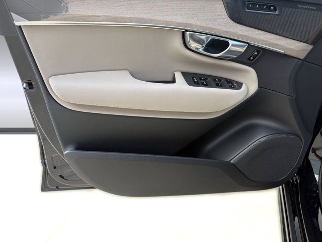 2026 Volvo XC90 Ultra Image 24 of 32