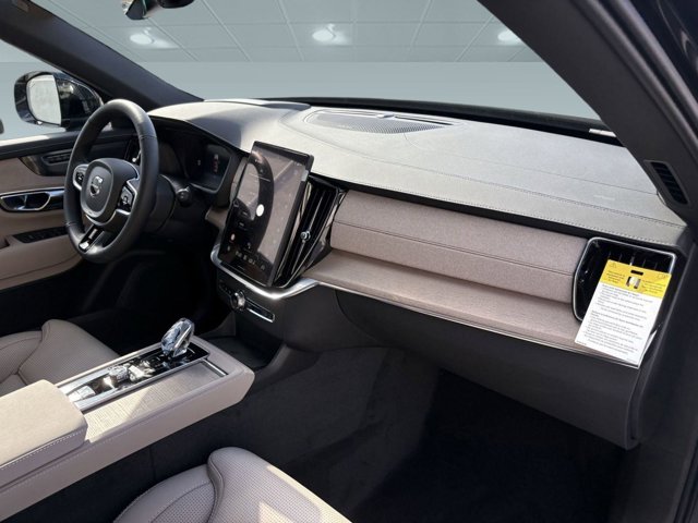 2026 Volvo XC90 Ultra Image 15 of 32