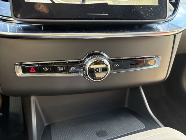 2026 Volvo XC90 Ultra Image 18 of 32