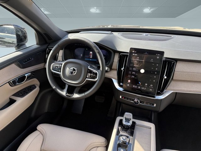 2026 Volvo XC90 Ultra Image 16 of 32