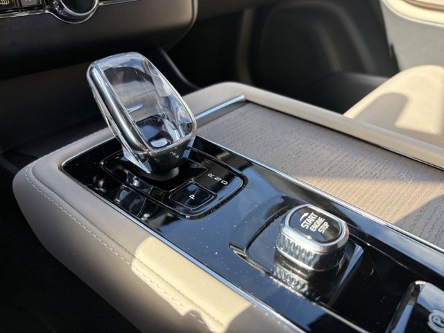 2026 Volvo XC90 Ultra Image 23 of 32