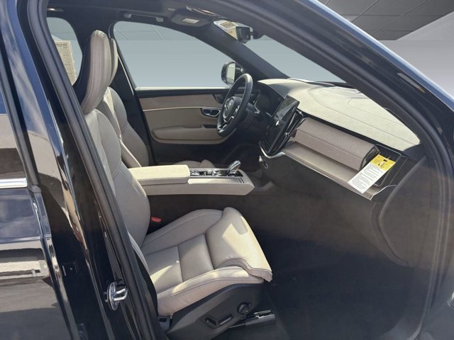 2026 Volvo XC90 Ultra Image 12 of 32