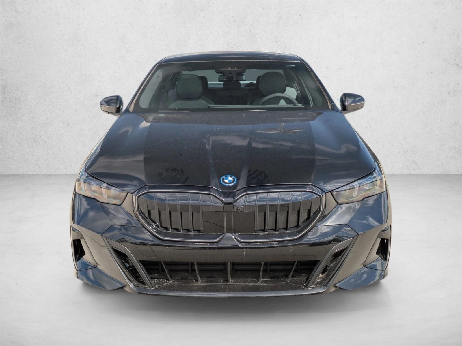 2027 BMW 5 Series 550e xDrive Image 2 of 19