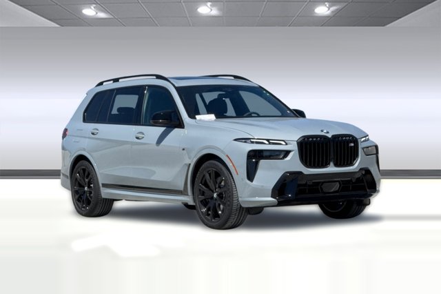 2027 BMW X7 M60i Image 3 of 31