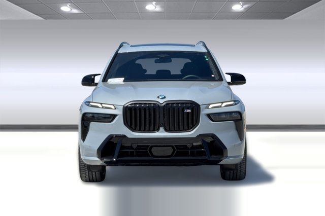 2027 BMW X7 M60i Image 2 of 31