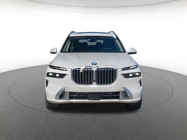 2027 BMW X7 xDrive40i Image 2 of 21