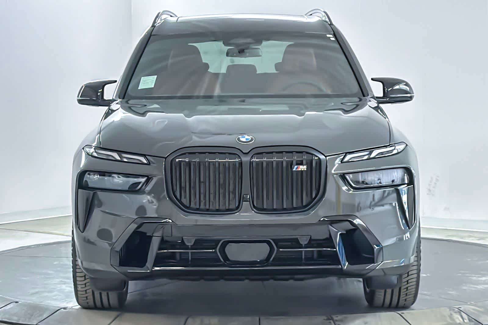 2027 BMW X7 M60i Image 2 of 27