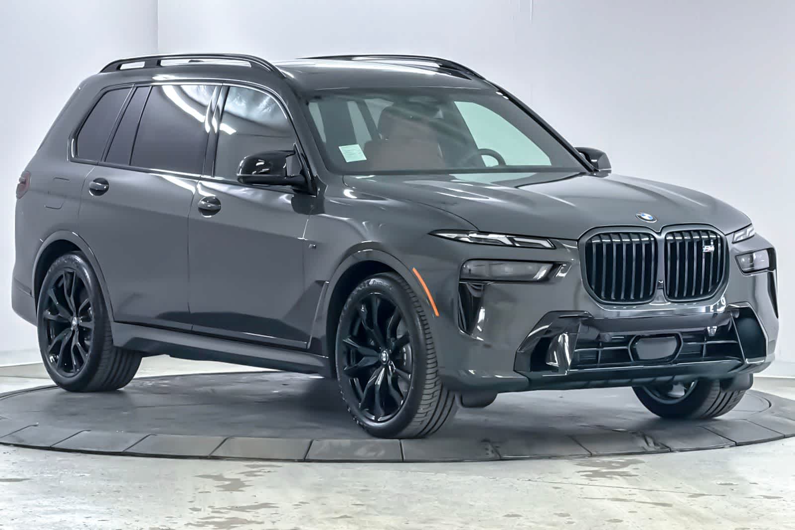 2027 BMW X7 M60i Image 3 of 27