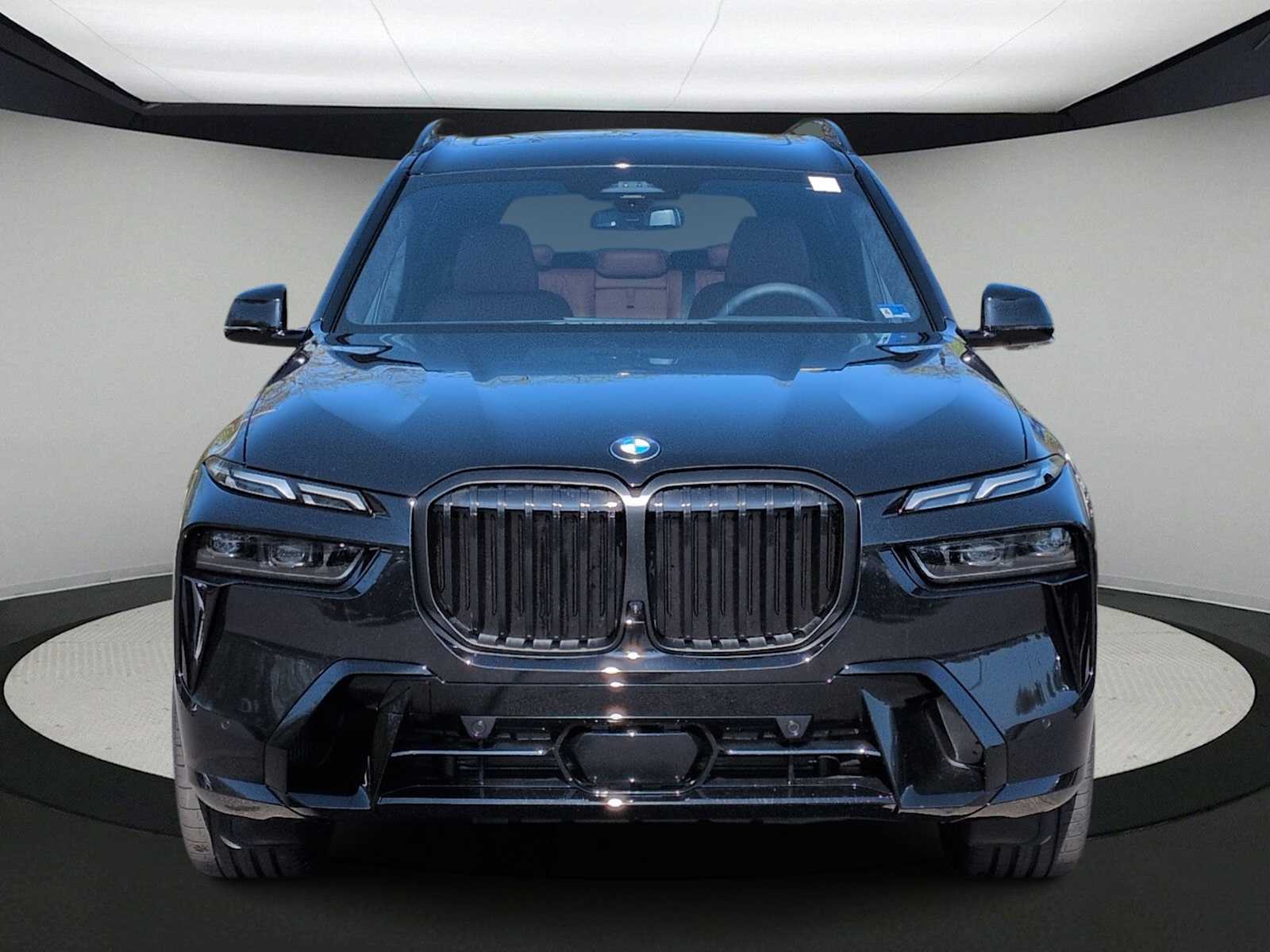 2027 BMW X7 xDrive40i Image 3 of 39