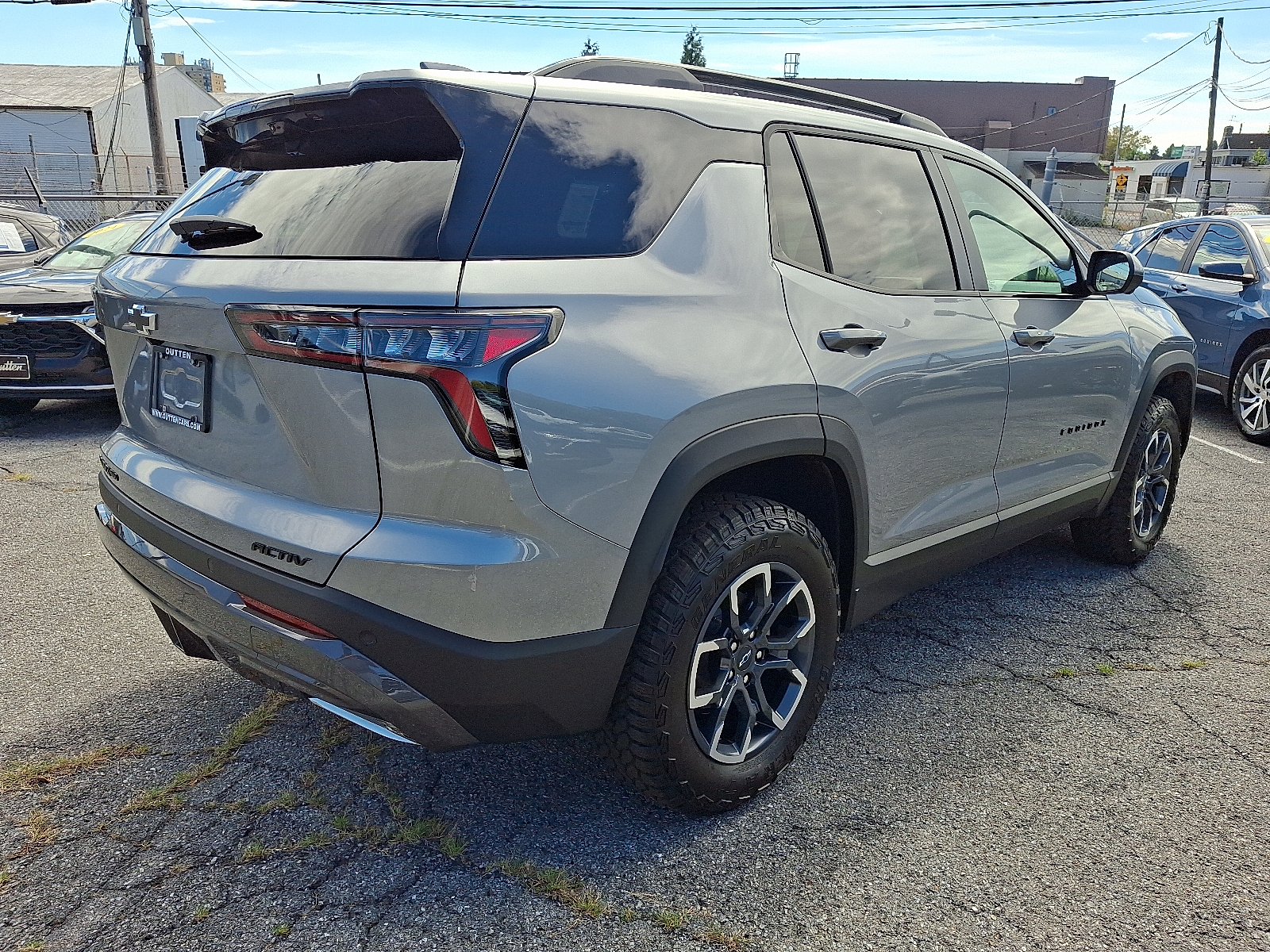 2027 Chevrolet Equinox AWD ACTIV Image 3 of 11