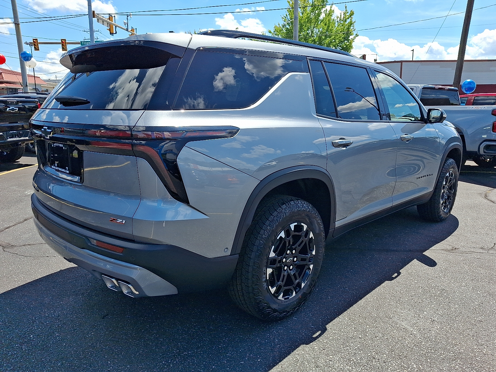 2027 Chevrolet Traverse AWD Z71 Image 3 of 11