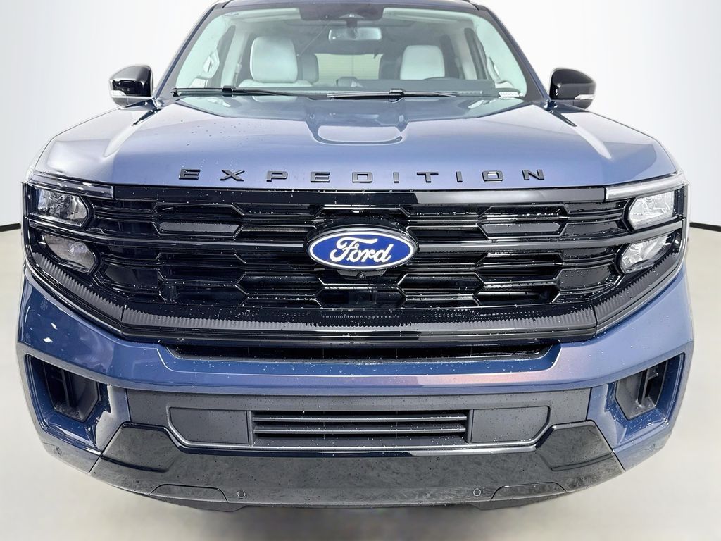 2027 Ford Expedition Platinum Image 2 of 35