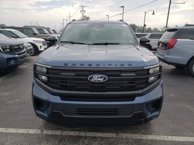 2027 Ford Expedition MAX Platinum Image 2 of 27