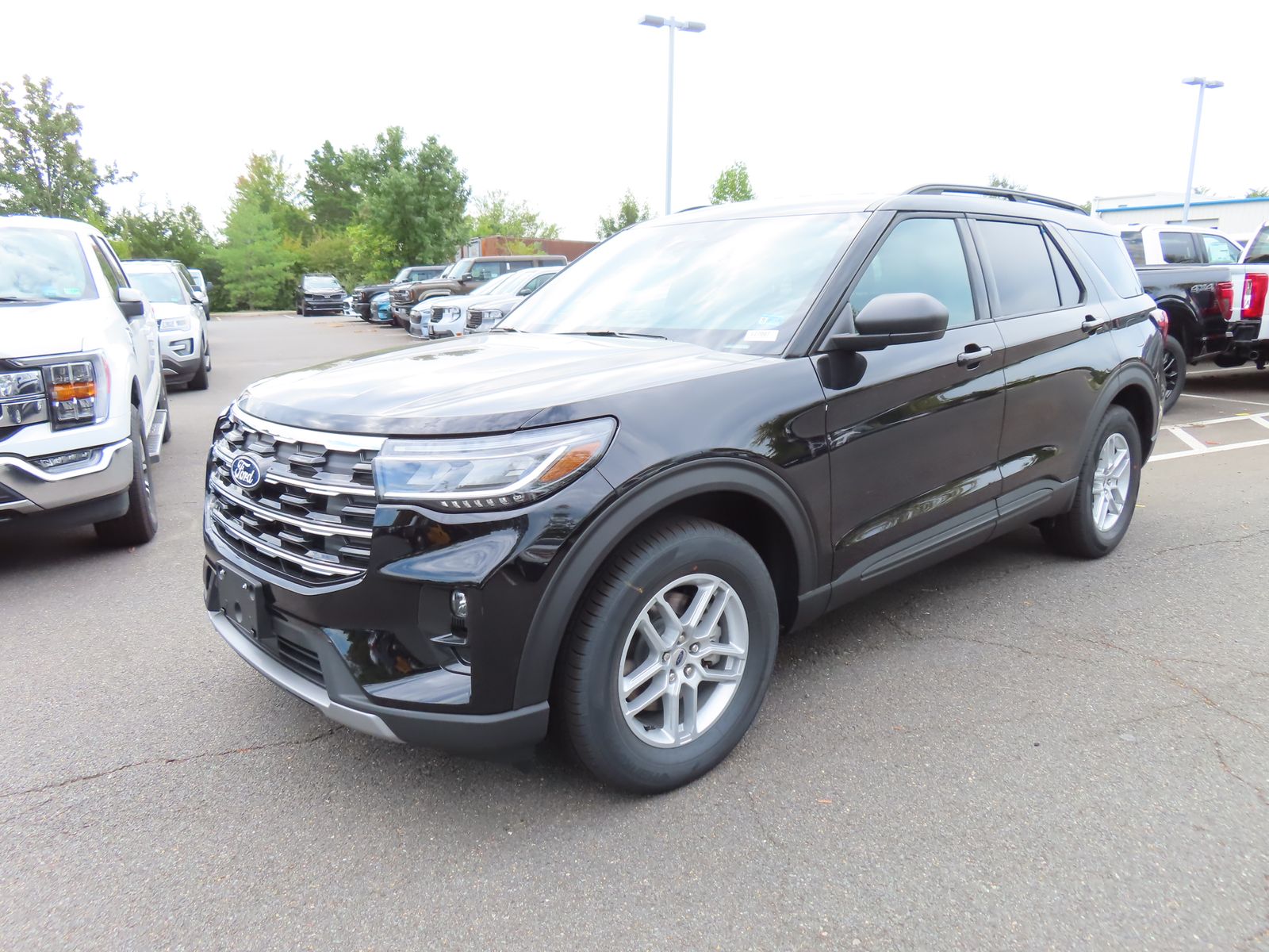2027 Ford Explorer Active w/200A Pkg Image 1 of 16