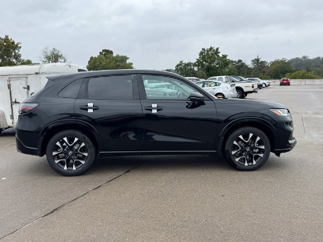2027 Honda HR-V EX-L Image 2 of 29
