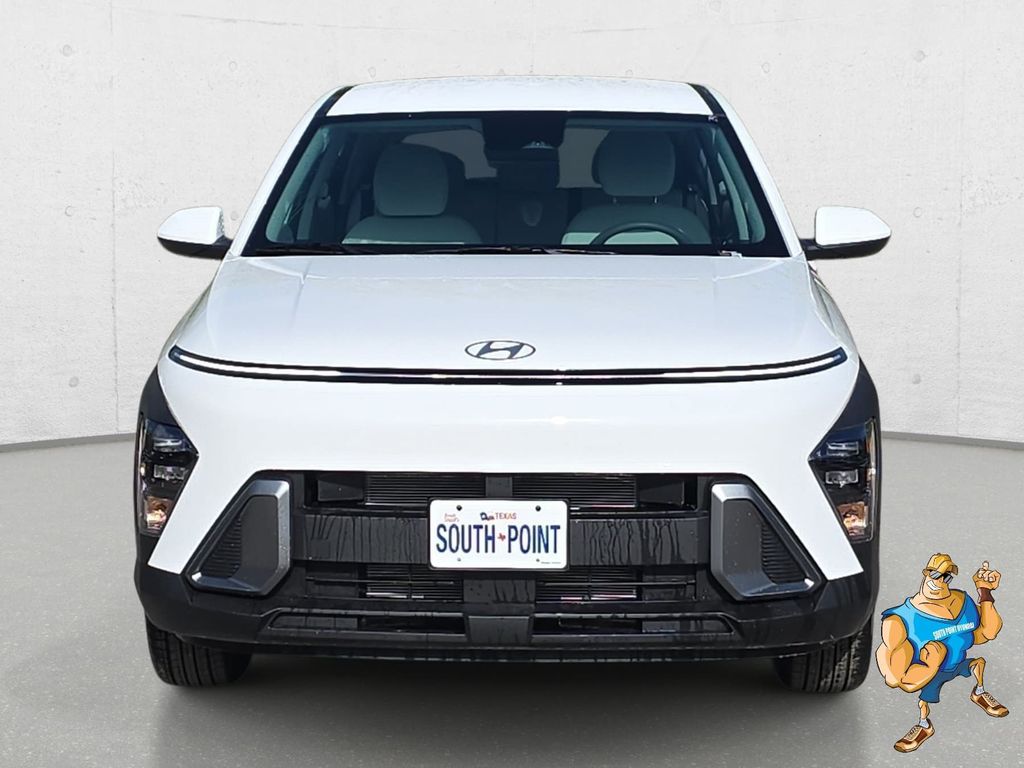 2027 Hyundai Kona SE Image 2 of 33