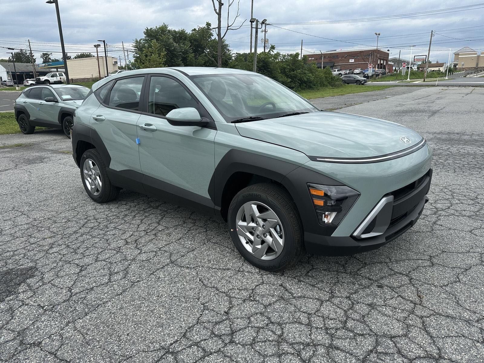 2027 Hyundai Kona SE Image 3 of 32