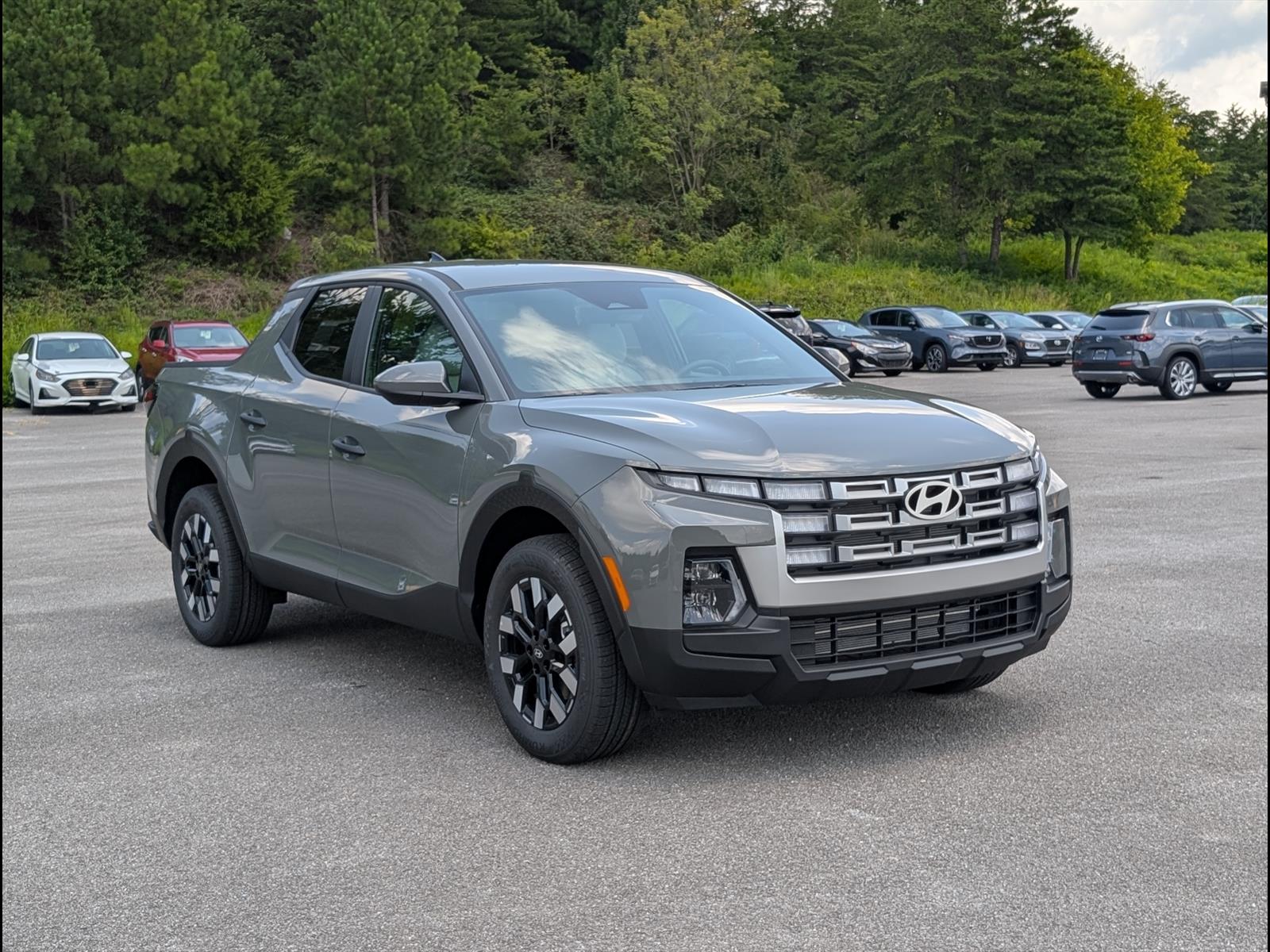 2027 Hyundai Santa Cruz SE Image 3 of 20