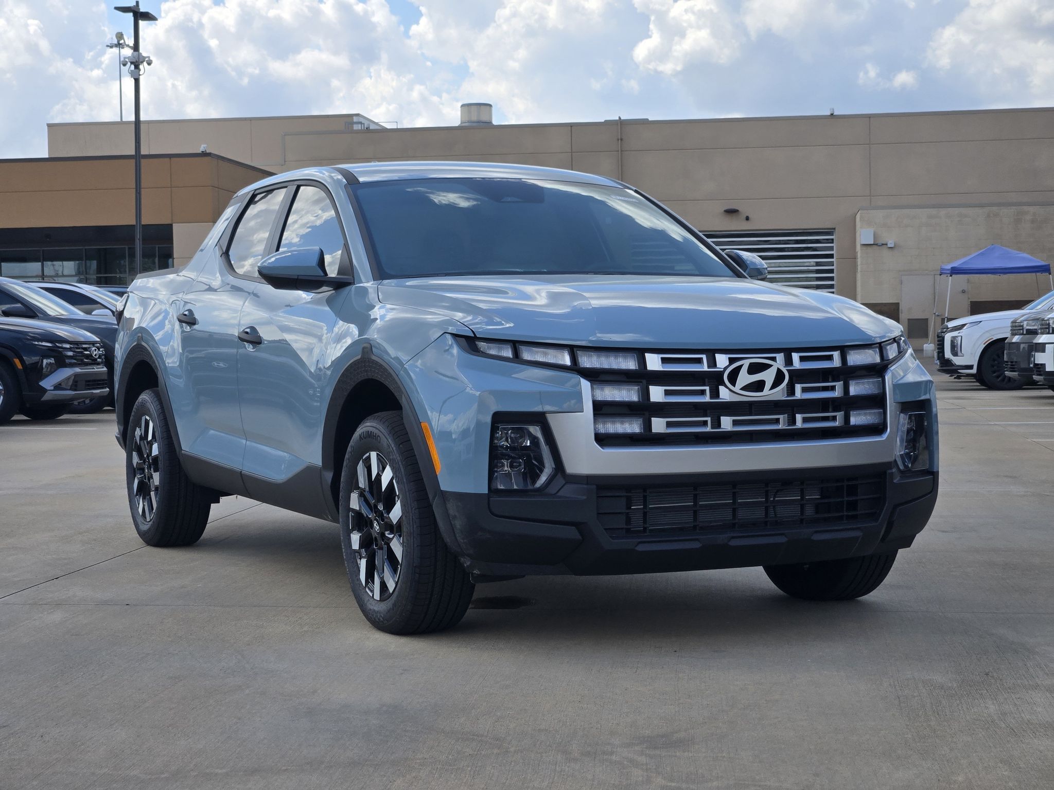 2027 Hyundai Santa Cruz SE Image 2 of 25