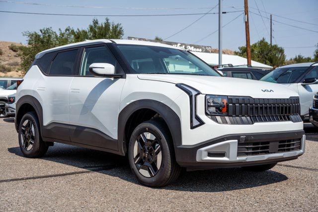 2027 Kia Seltos LX Image 3 of 36