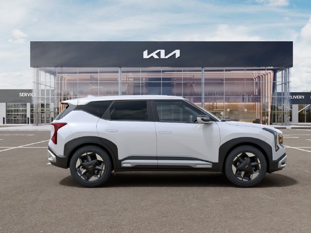 2027 Kia Seltos S Image 2 of 27