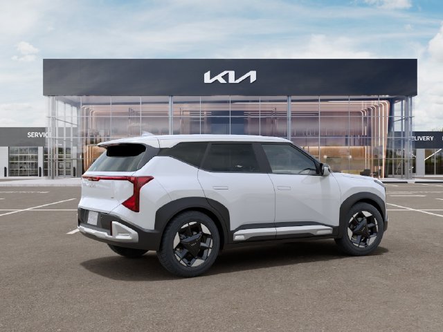 2027 Kia Seltos S Image 3 of 27