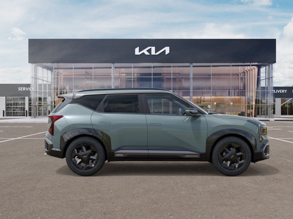 2027 Kia Seltos X-Line S Image 2 of 27