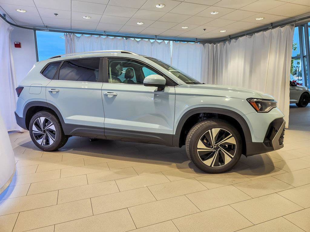 2027 Volkswagen Taos SE Image 3 of 20