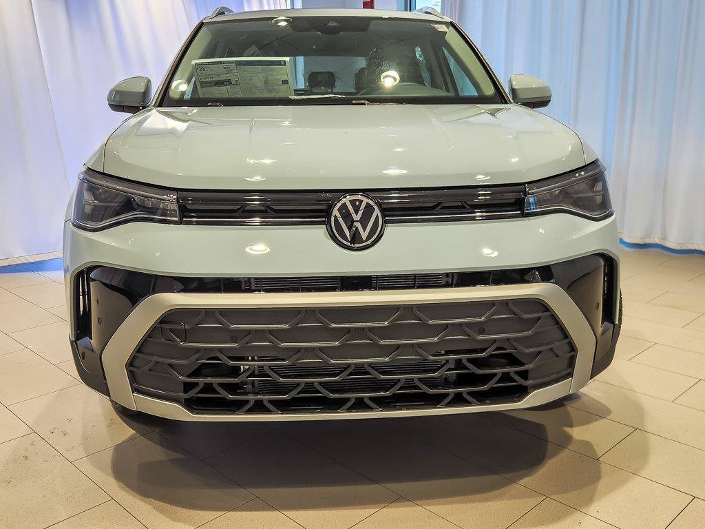 2027 Volkswagen Taos SE Image 2 of 20