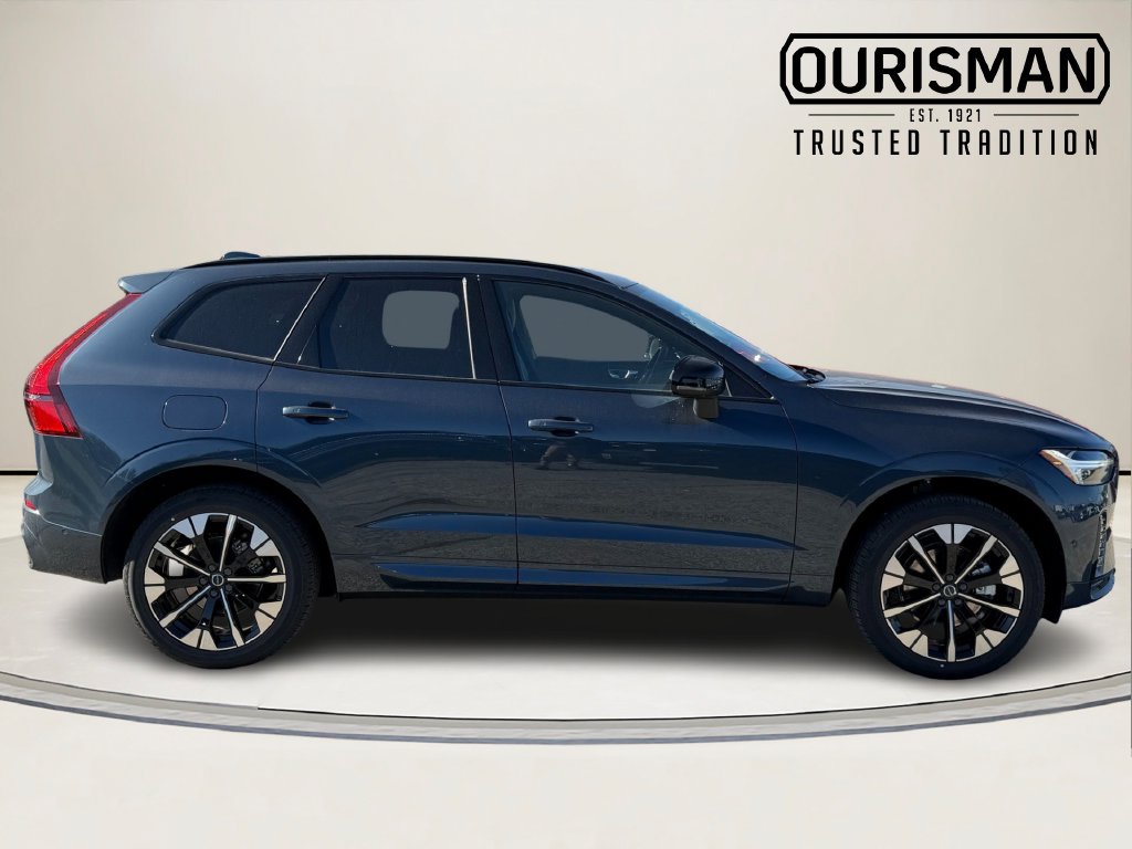 2027 Volvo XC60 Plus Image 2 of 33