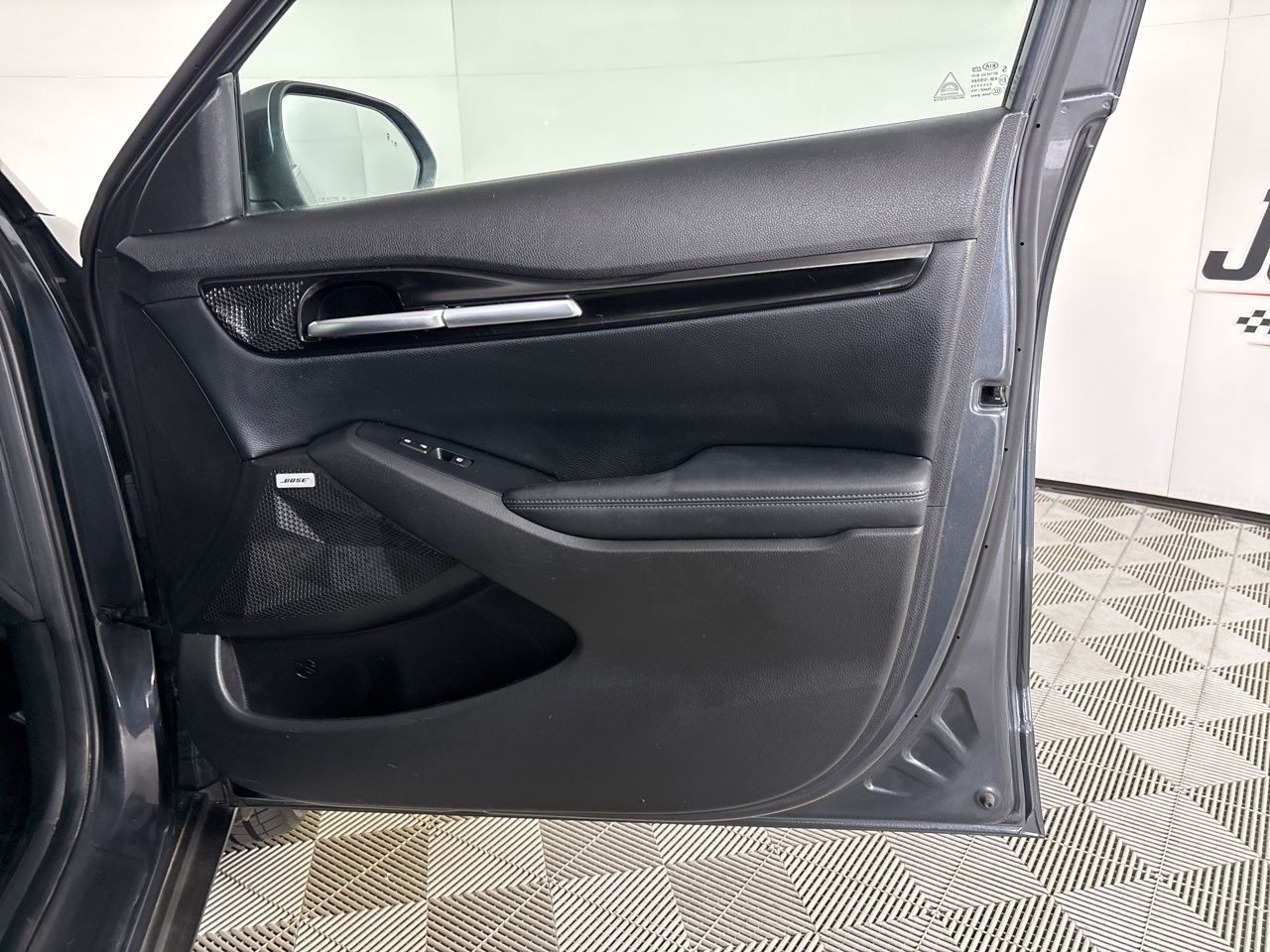 Vehicle image 26 of 34