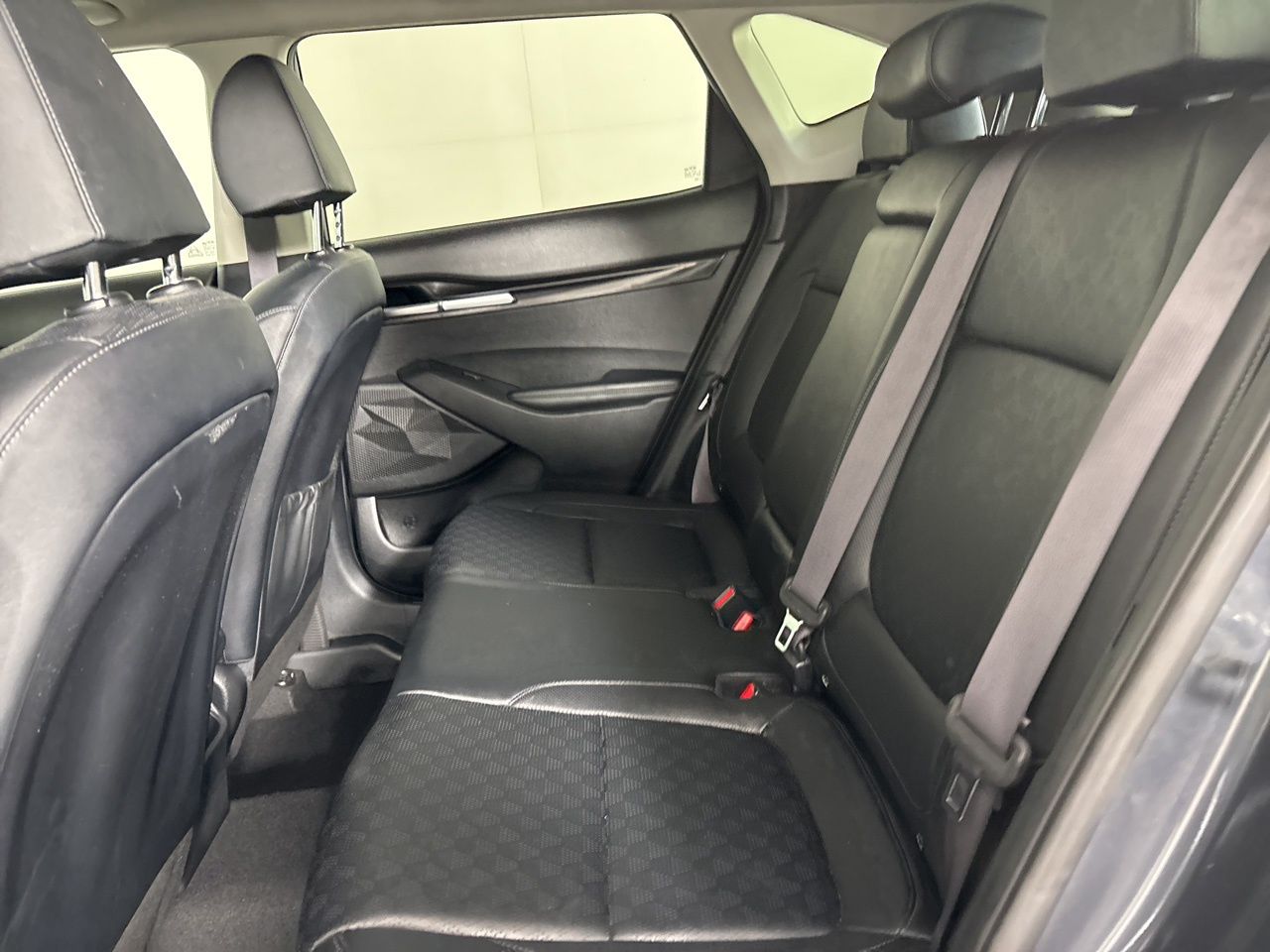 Vehicle image 21 of 34