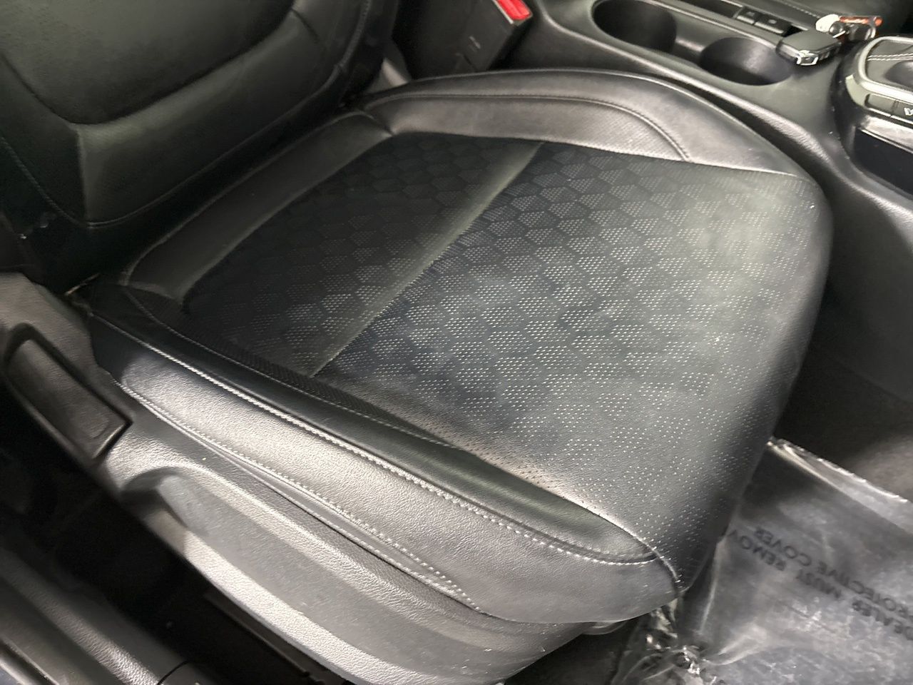Vehicle image 28 of 34