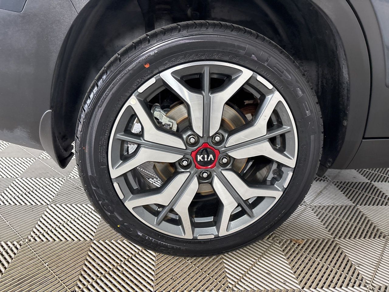 Vehicle image 32 of 34