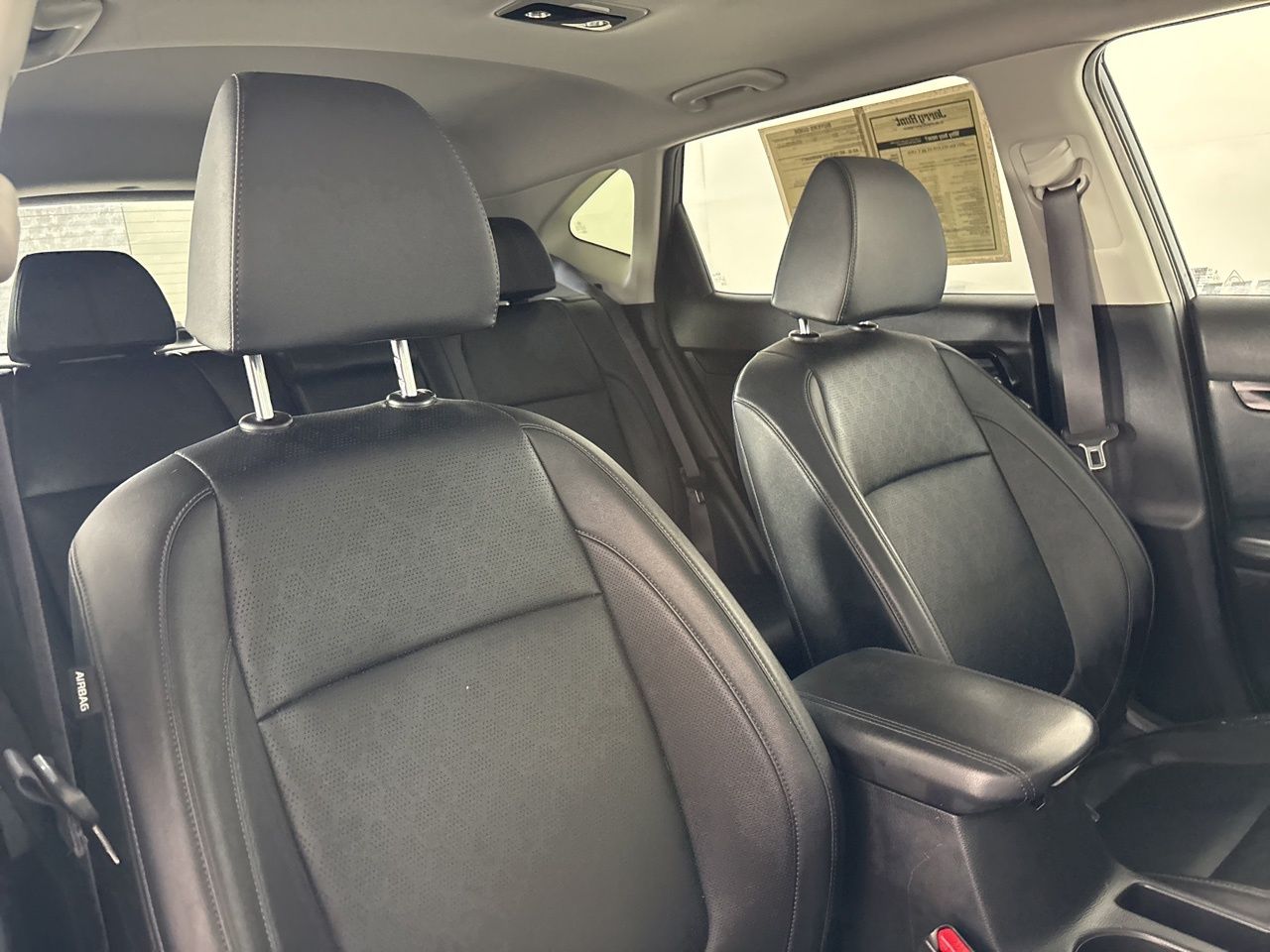 Vehicle image 27 of 34