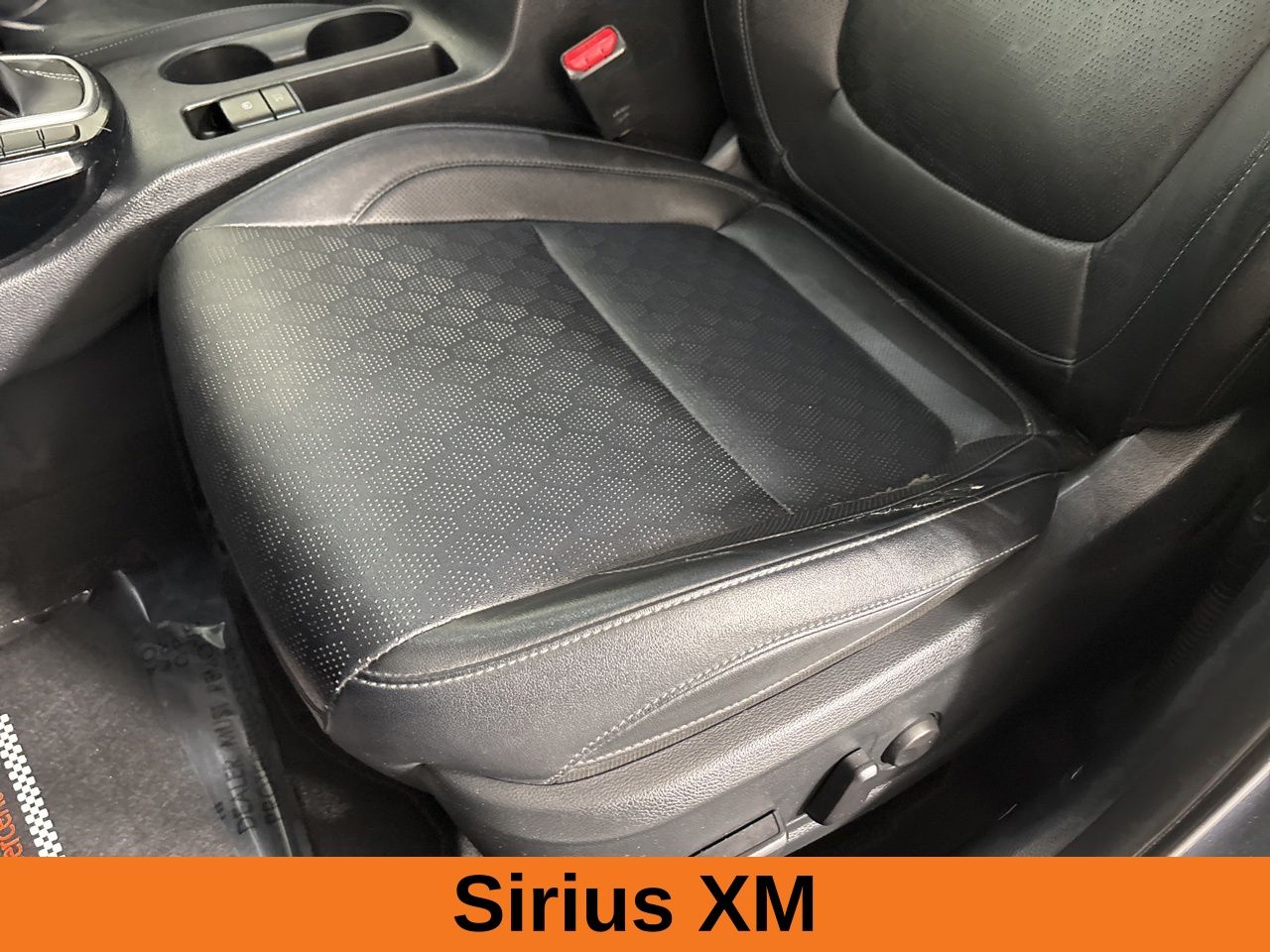 Vehicle image 10 of 34