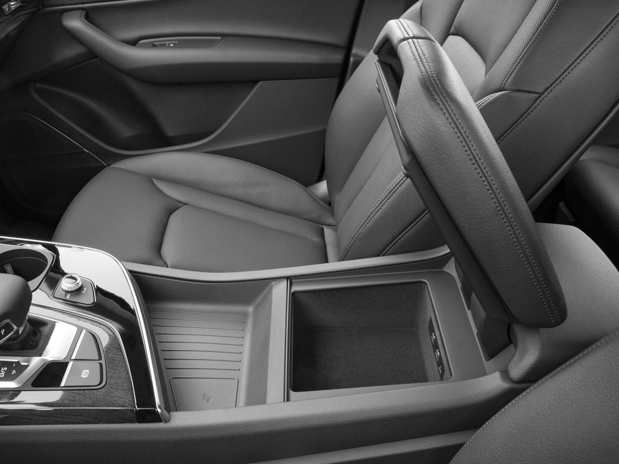 Vehicle image 7 of 12