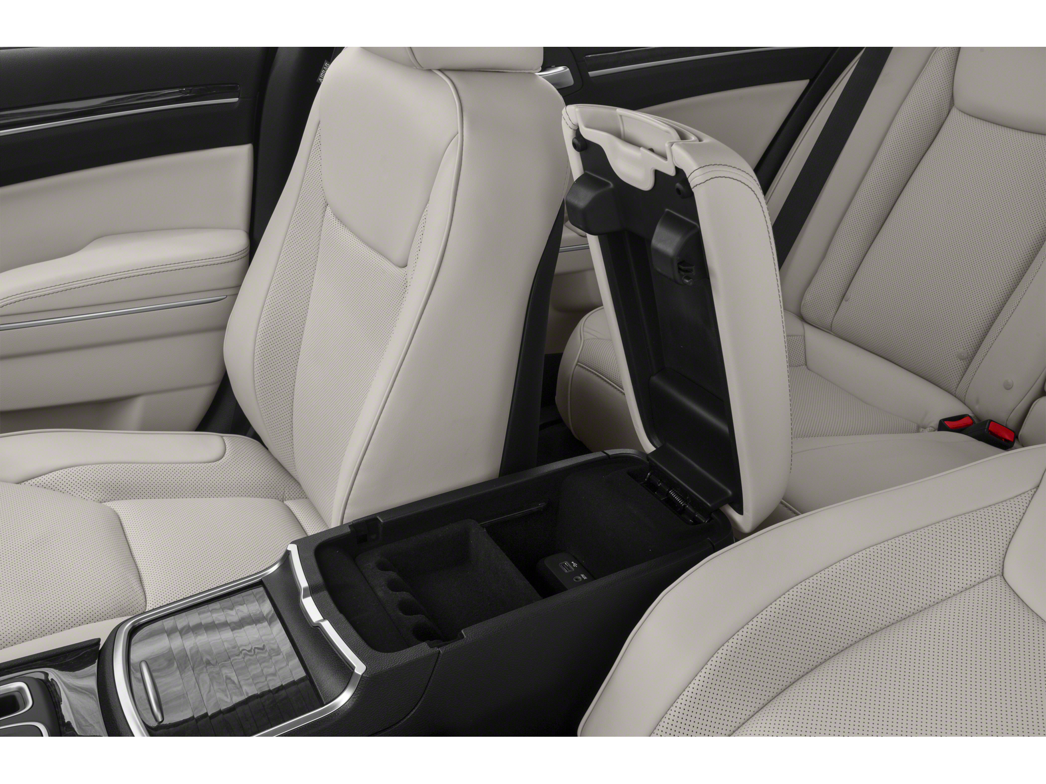 2019 Chrysler 300 Limited Image 7 of 12