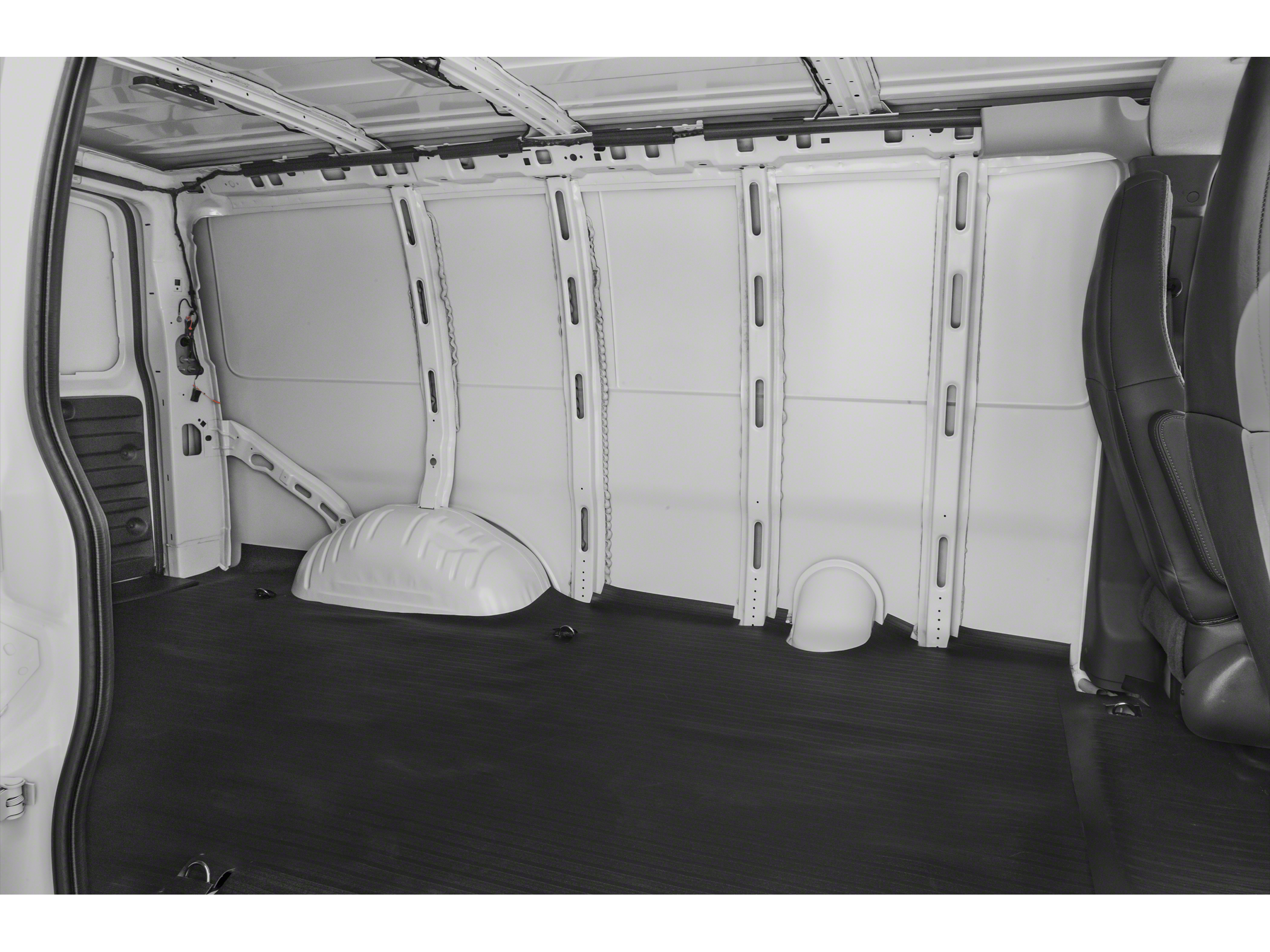 2025 GMC Savana Base Image 8 of 10