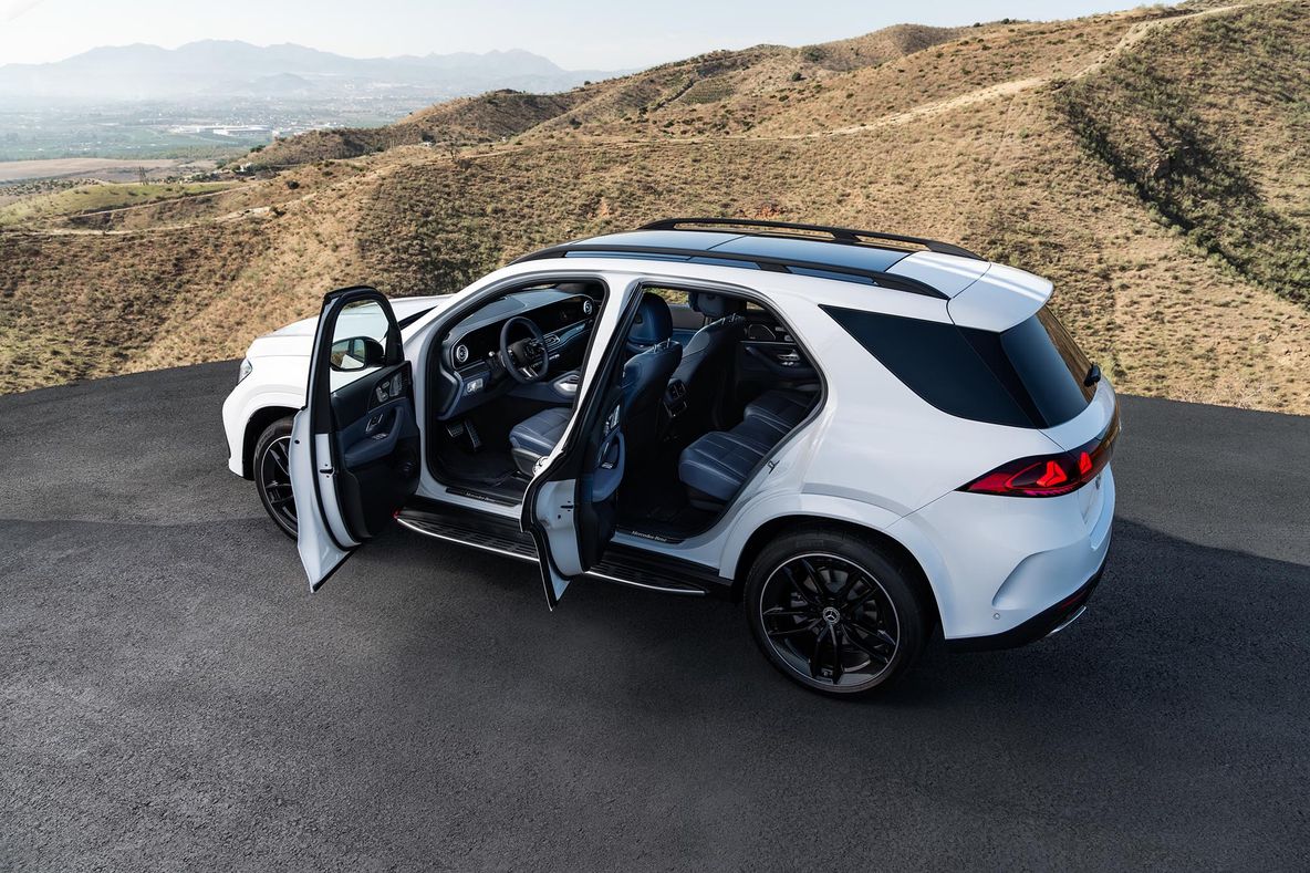2027 Mercedes-Benz GLE Photos, Specs, and Tech | Capital One Auto Navigator