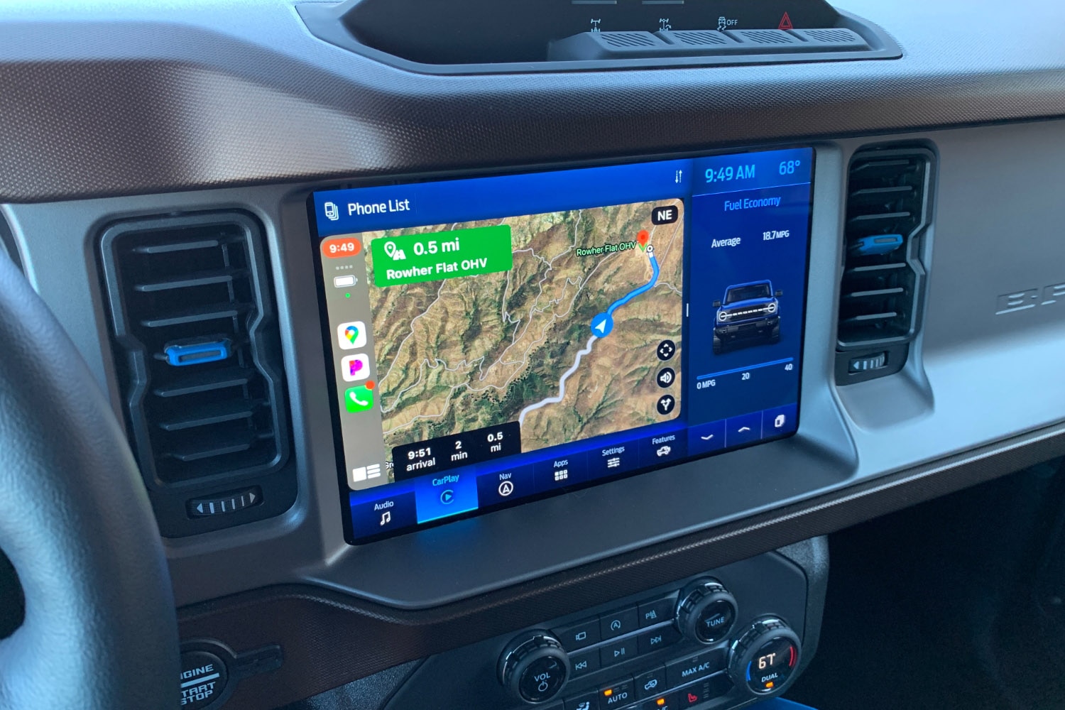 Ford Bronco Two-Door Outer Banks Interior Navigation Display Apple CarPlay