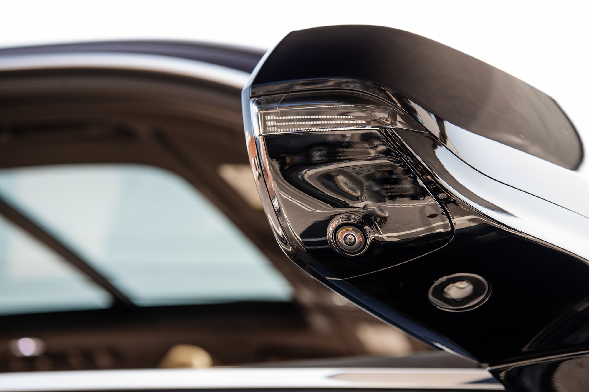 Super Cruise-related camera embedded in a Cadillac's side mirror