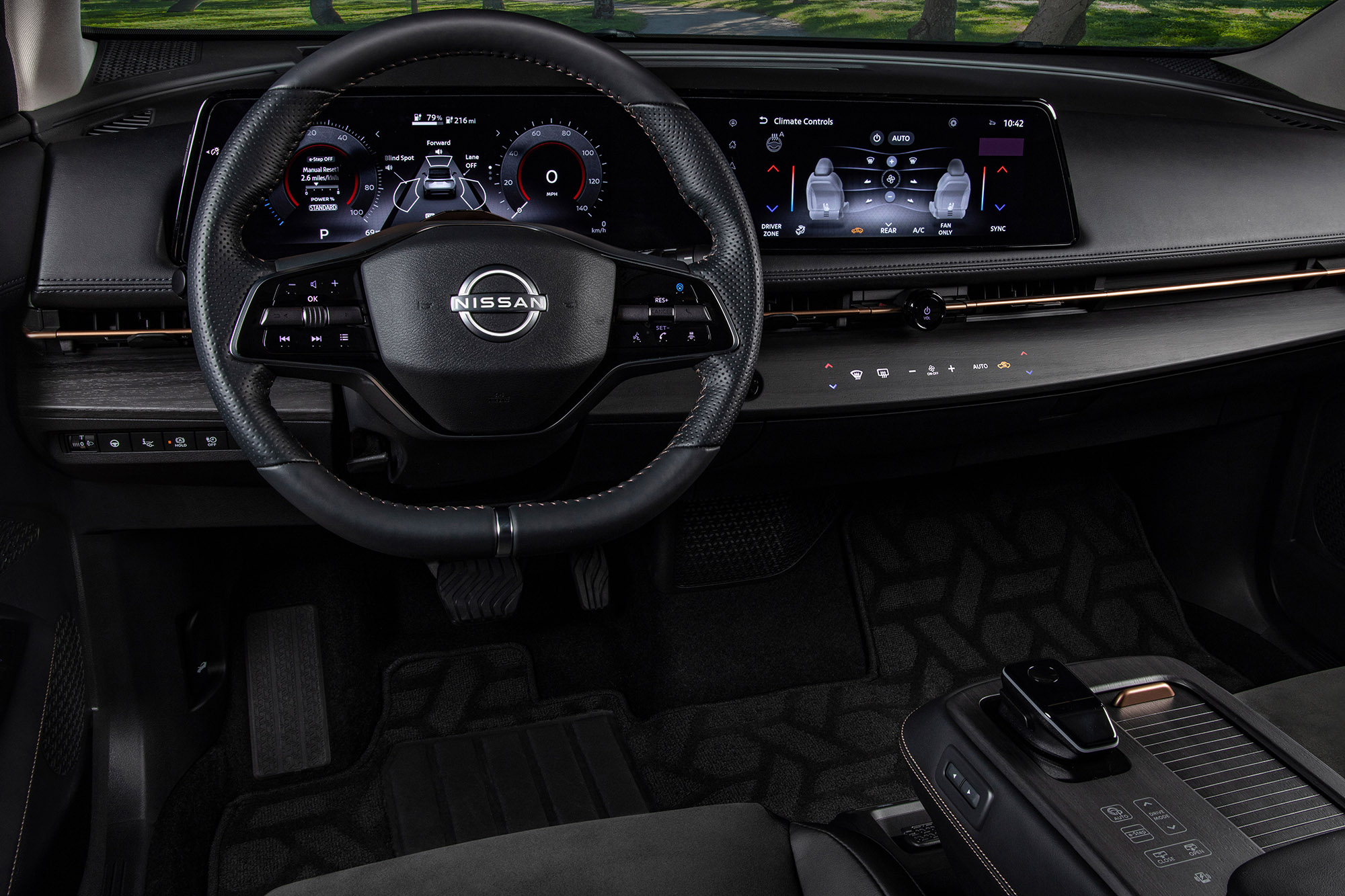 Steering wheel, driver screen, and infotainment screen in Nissan Ariya