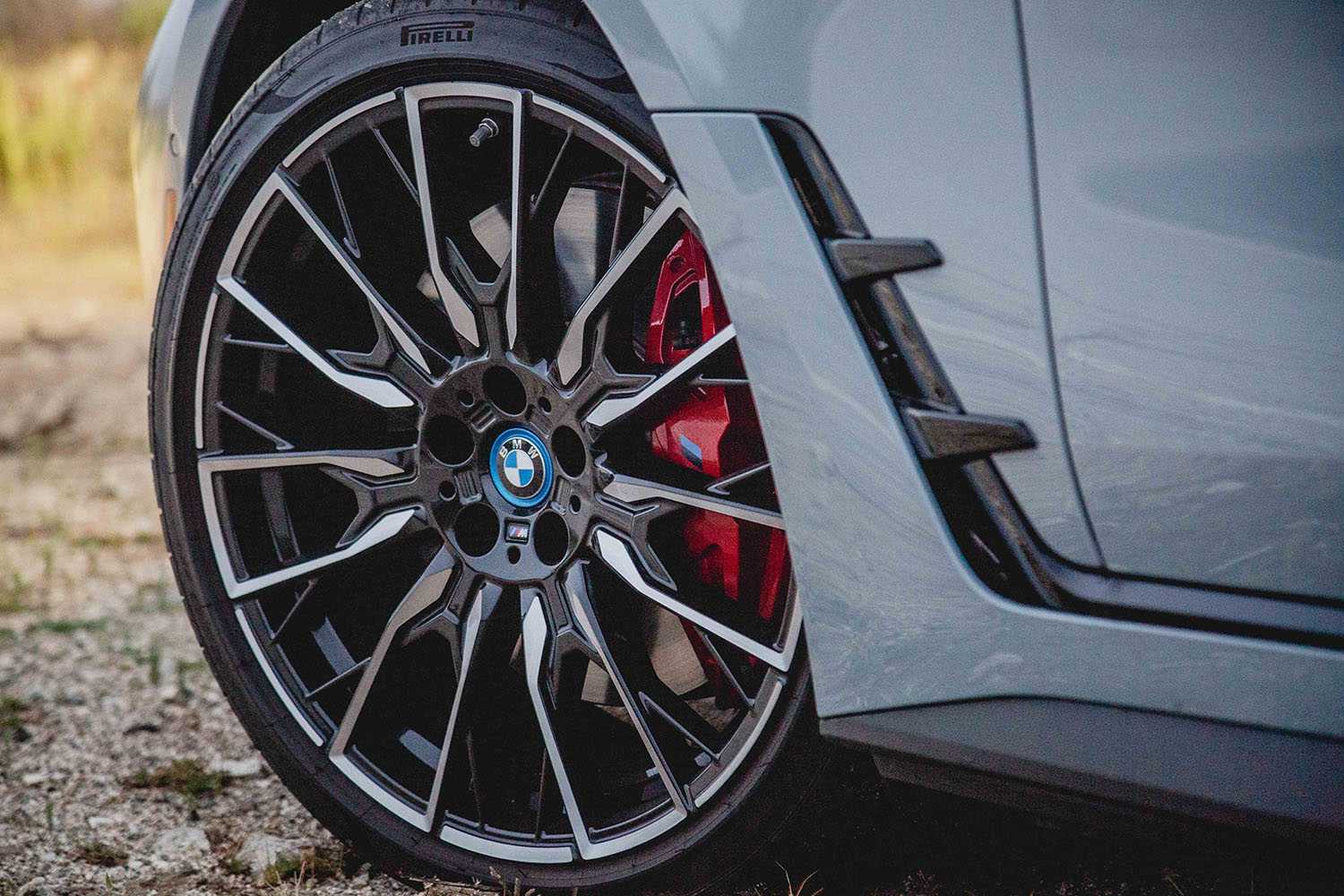 2022 BMW i4 M50 20-inch wheel, front-left, Style 868M