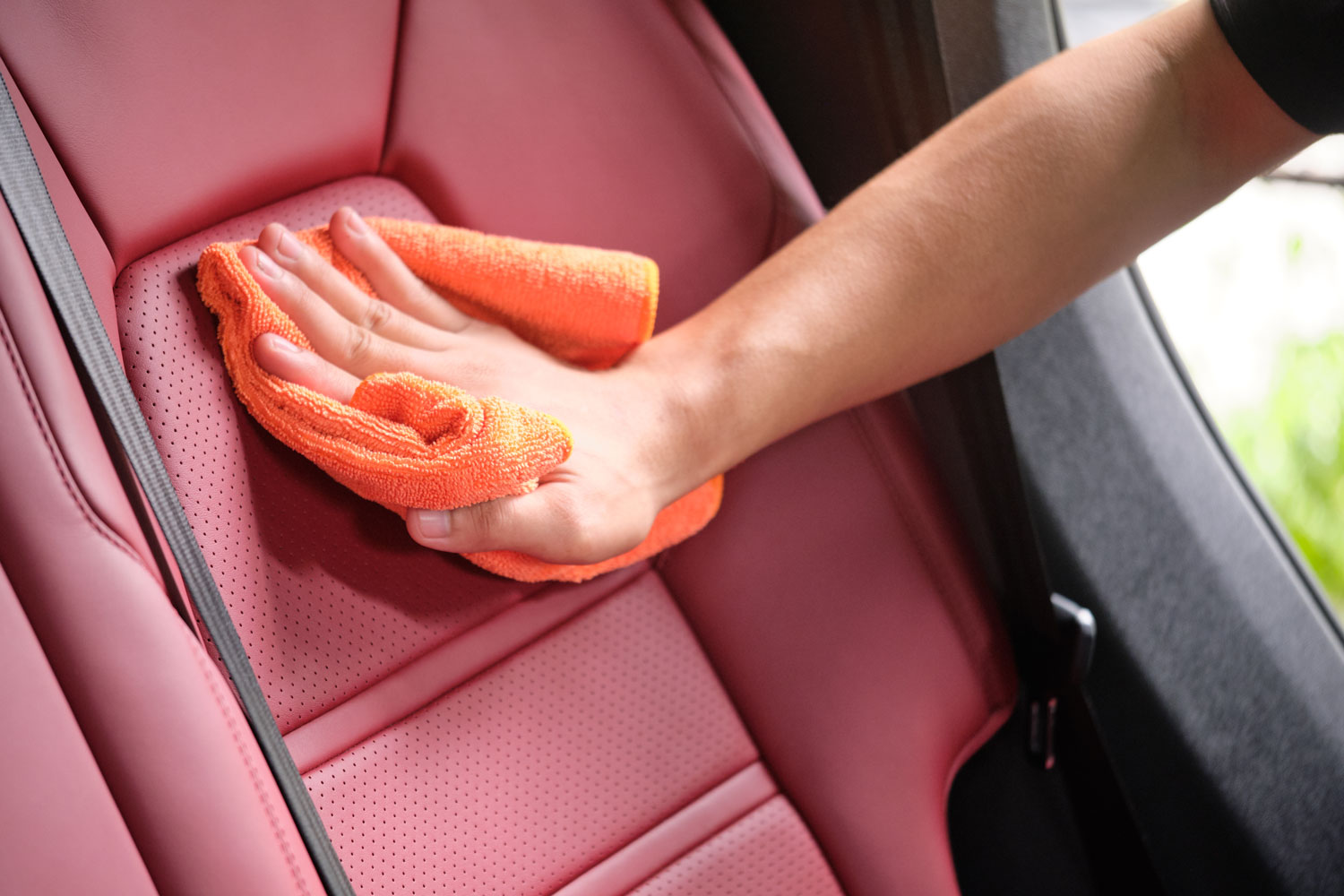How to Clean Car Seats - How to Clean Cloth or Leather Car Seats